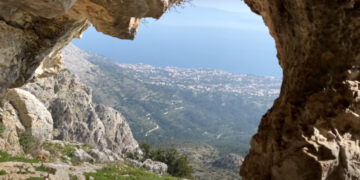 Δρακοντόσπηλος: Το μέρος της Ελλάδας που δεν μπορούν να προσεγγίσουν όλοι